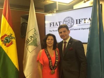   Herr Marek Cichewicz, Vizepräsident der Welt-organisation der Bestattungsdienstleister FIAT-IFTA, mit Frau Teresa Saavedra, Präsidentin der Weltorganisation der Bestattungsdienstleister FIAT-IFTA