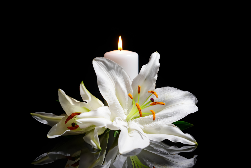 Informacja o śmierci w formie nekrologu – czym jest i jak ją opracować?