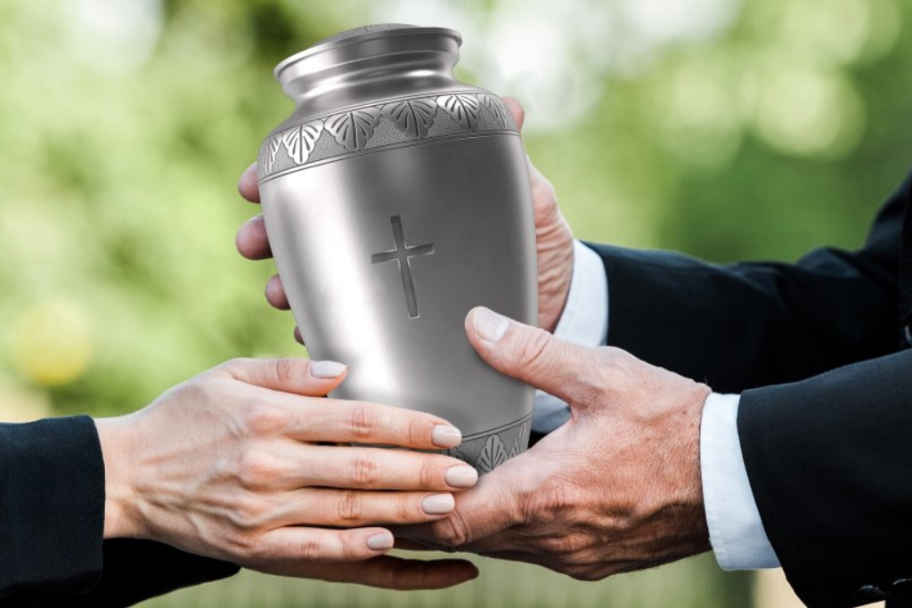 Przewóz urny z prochami z zagranicy przez BONGO